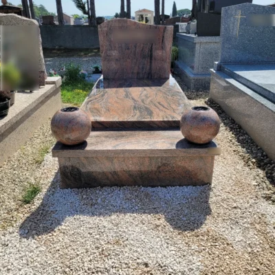 Tombe en granit poli marbré avec vases assortis au cimetière, marbrerie-pompes-funebres-mauvezin à Mauvezin